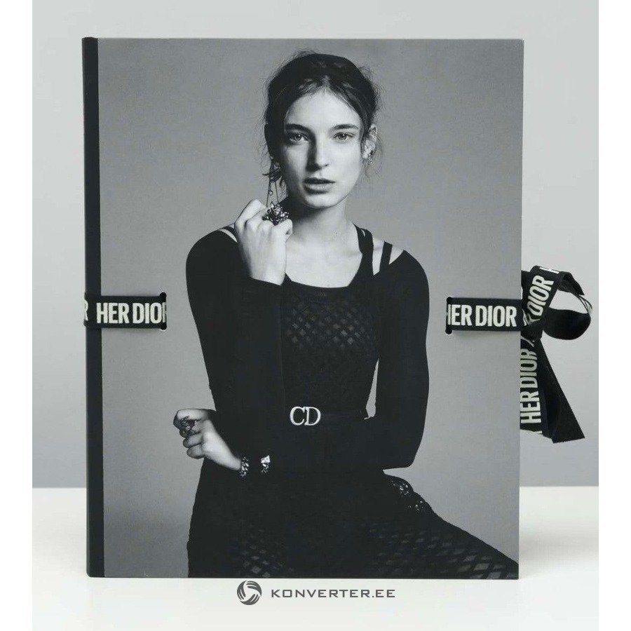 Декоративная книга (Her Dior: Новый голос Марии Грации Кьюри)