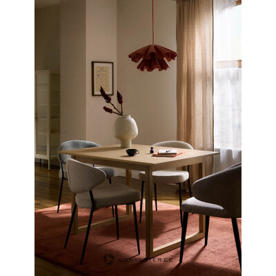 Vaaleanruskea jatkettava ruokapöytä (calla) ehjä