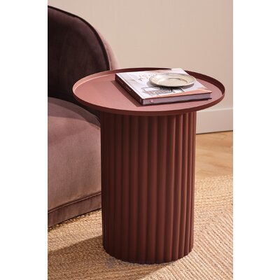 Red coffee table (menida)