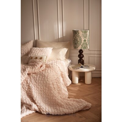 Pink bedspread (blowy) 180x260