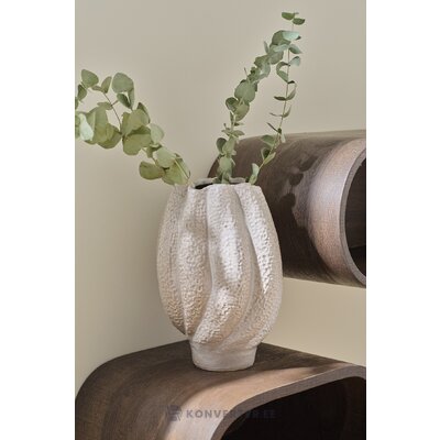 White vase (ines)