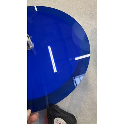 Design-seinä- ja kattovalaisin (kottarainen) kosmeettisella virheellä
