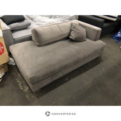 Harmaa pieni sohva (kiesit)