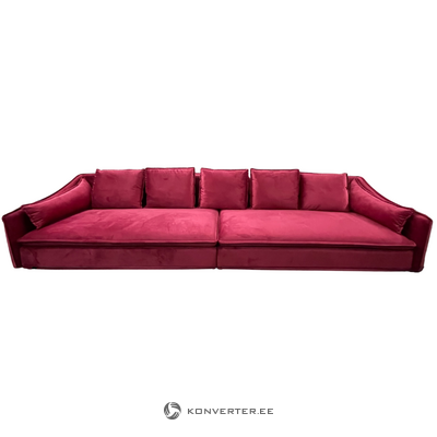 Raudonos aksominės sofos garai nepažeisti
