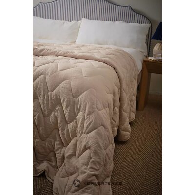 Light pink bedspread (Rory)