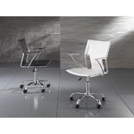 Balts biroja krēsls lūsis (tomasucci) ar kosmētiskiem defektiem