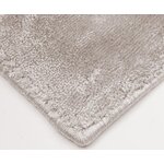 Šviesiai pilkas viskozės kilimas (gracija) 120x180 nepažeistas