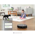 Pölynimuri ja lattianpesurobotti roomba (irobot) kauneusvirheillä