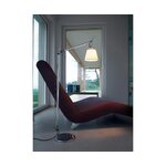Design-lattiavalaisin tolomeo (artemide) valmis