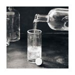 Бутылка с водой (Николя Ваэ) неповрежденная