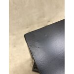 Musta metallinen sohvapöytäristi (jolipa)