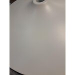 Balts apaļš pusdienu galds (menorca) d=100 ar plankumiem