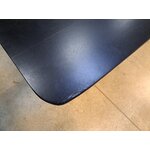 Musta massiivipuinen ruokapöytä (archie) 160x90 tahroilla