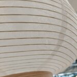 Balta dizaina kulonu lampa (misaki) ar kosmētisku defektu