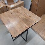 Sivupöytä ada (giner y colomer) kauneusvirheillä.