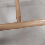 Massiivipuinen Abano-tuoli (House Nordic), jossa kosmeettisia virheitä.