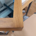 Kylpyhuoneen seinäkaappi peilillä, Plubia (kave home), jossa kosmeettisia virheitä.