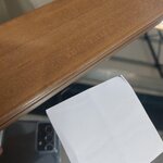 Kylpyhuoneen seinäkaappi peilillä, Plubia (kave home), jossa kosmeettisia virheitä.