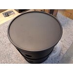 Musta design-yöpöytä componibili (kartell), jossa kosmeettinen vika