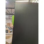 Musta vitriinikaappi (de eekhoorn), pienillä kosmeettisilla virheillä