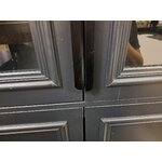 Musta vitriinikaappi (de eekhoorn), pienillä kosmeettisilla virheillä