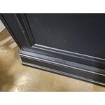 Musta vitriinikaappi (de eekhoorn), pienillä kosmeettisilla virheillä