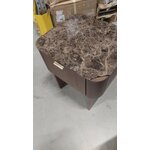 Morsiamen yöpöytä (zumi) rikki