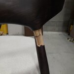 Mustavalkoinen tuoli (Camille) rikki