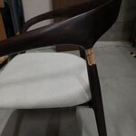 Mustavalkoinen tuoli (Camille) rikki