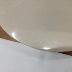 Pyöreä sivupöytä illy (ww), jossa kosmeettisia puutteita.