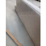 Šviesiai smėlio spalvos maža sofa (lilo)