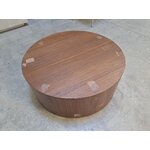 Apvalus medinis kavos staliukas (dan) su kosmetiniais trūkumais