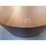 Apvalus medinis kavos staliukas (dan) su kosmetiniais trūkumais