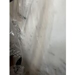 Valkoinen ja ruskea marmorinen sohvapöytä (naruto)