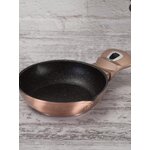 Pan rose gold -painos (Berlinger Haus), jossa on kauneusvirhe