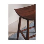 Tamsiai ruda mango medienos baro kėdė (Nino), aukštis = 66