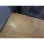 Tammesta ja travertiinista valmistettu sohvapöytä (Chandler)