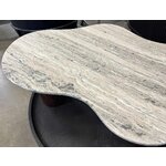 Marmorinen sohvapöytä (Naruto) kosmeettisilla virheillä.