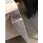 Yöpöytä (bruce) kauneusvirheillä.