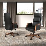 Melns biroja krēsls (Angel Cerdá)