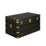 Must Nahast Hoiukast (Angel Cerdá)