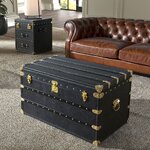 Must Nahast Hoiukast (Angel Cerdá)