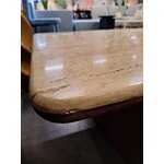 Ąžuolo ir travertino kavos staliukas (Chandler) su kosmetiniu defektu