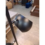 Melna stāvlampa edgar (markslöjd) ar skaistuma trūkumiem