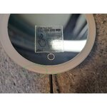 Ar baterijām darbināms kosmētikas spogulis magone (zona) ar nelieliem kosmētiskiem defektiem
