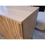 Gaiši brūna masīvkoka kumode avourio (koks) ar skaistuma defektu