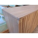 Gaiši brūna masīvkoka kumode avourio (koks) ar skaistuma defektu