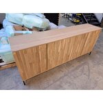 Gaiši brūna masīvkoka kumode avourio (koks) ar skaistuma defektu