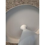 Valkoinen pöytävalaisin panthella (louis poulsen)