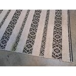 Iekštelpu un āra paklājs ar melni bēšu rakstu temara (piparmētru paklāji) 120x170 netīrs
